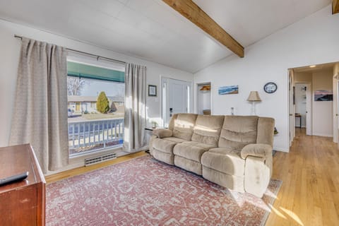 4 Mi to Riverwalk and CSU Pueblo! Home with Sunroom House in Pueblo West