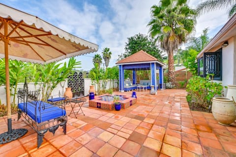 Gather and Unwind Outdoors, Stylish Vista Retreat! House in Vista