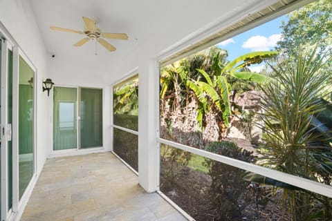 3BR Getaway • Pool Access • Screened Lanai House in Naples