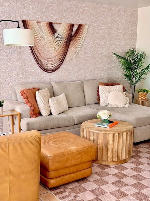 Living room, Decorative detail, Seating area