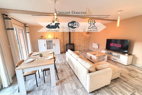 Communal lounge/ TV room, Living room, Seating area, Dining area