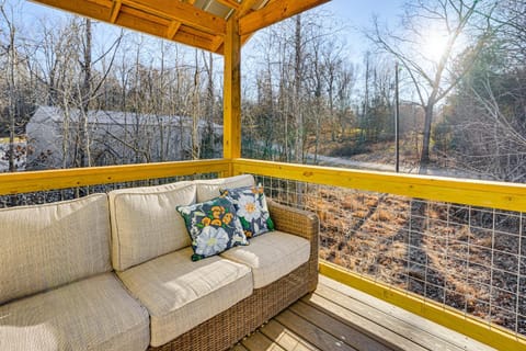 Peaceful Retreat with Hot Tub Near Lake Barkley! House in Lake Barkley