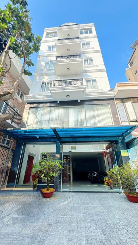 Property building, Day