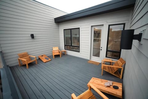 New TownHome Downtown Westminster 4-6 Guests House in Westminster