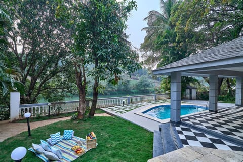 River view, Swimming pool