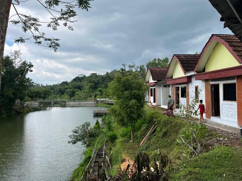 Property building, Day, Natural landscape, Lake view, River view