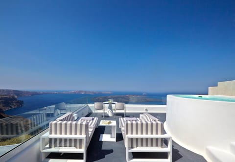 View (from property/room), Balcony/Terrace, Sea view, Swimming pool