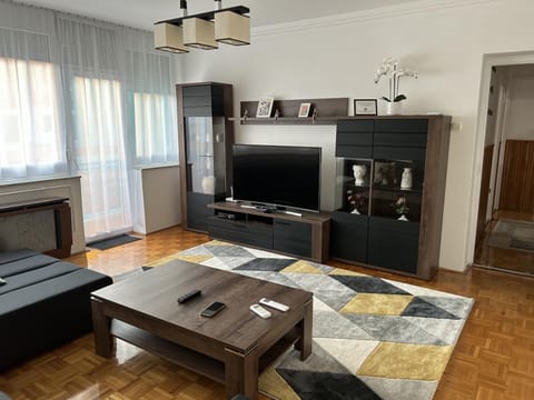 Communal lounge/ TV room, TV and multimedia, Living room