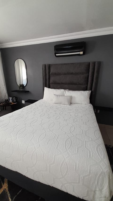 Bed, Bedroom, air conditioner