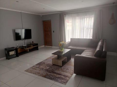 Capetown Adilo Villa Bed and Breakfast in Cape Town