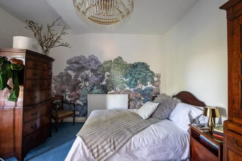 Big Blue Bay Bedroom House in Macclesfield