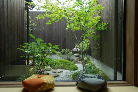 Day, Garden view