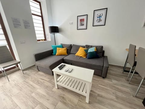 3 min to metro Center 15 min by metro Beach 15min Apartment in Badalona