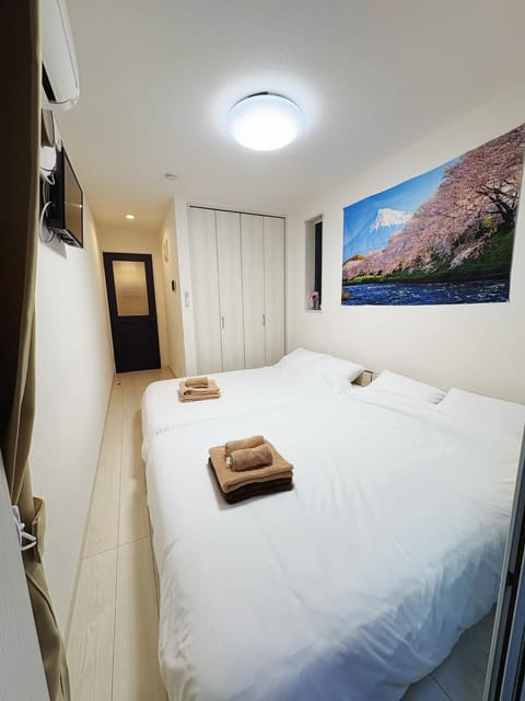 Bed, TV and multimedia, Bedroom, towels, wardrobe, air conditioner