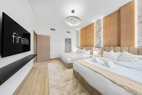 Modern and Spacious 4BR Retreat at Water's Edge Yas Island Apartment in Abu Dhabi