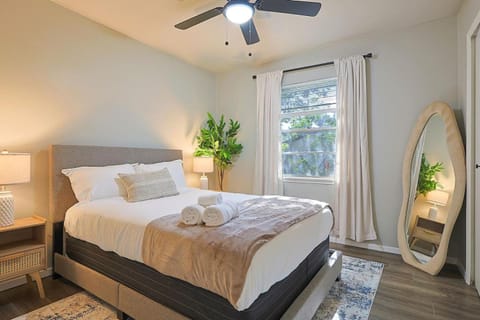 4BR - Sleeps - 14 - Game Room - Near Uptown & Galleria House in Farmers Branch