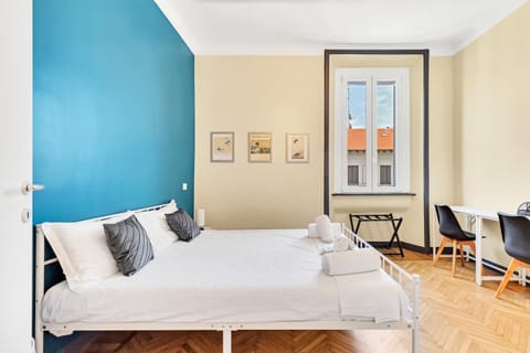 Photo of the whole room, Dining area, Bedroom