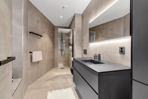 Grand Luxury Penthouse l Stunning View l Balcony Apartment in Tromso