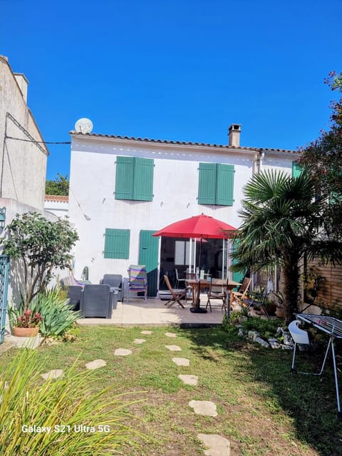 Property building, Patio, Garden, Garden view