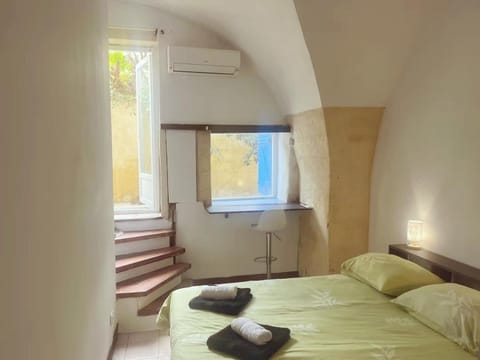 Bed, Bedroom, air conditioner