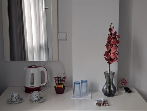 Coffee/tea facilities, Food and drinks, Bedroom, Drinks