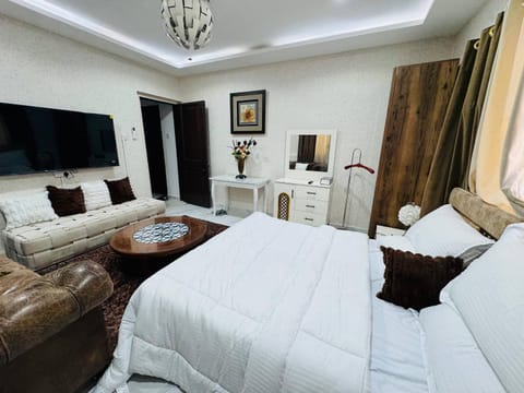 Home plus room 20 Apartment in Abu Dhabi