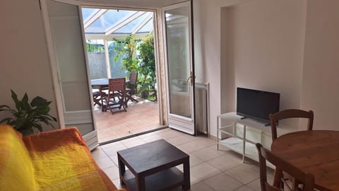 TV and multimedia, Seating area