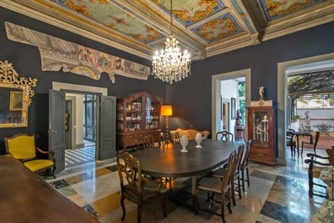 Living room, Decorative detail, Dining area