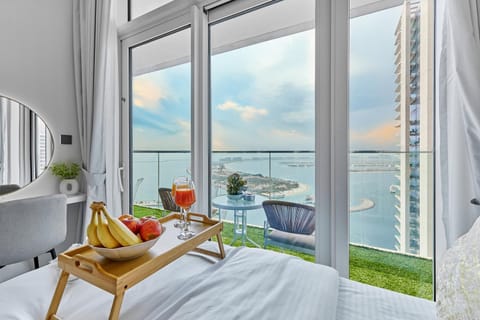 Bed, Natural landscape, View (from property/room), Balcony/Terrace, Photo of the whole room, Seating area, Bedroom, Sea view
