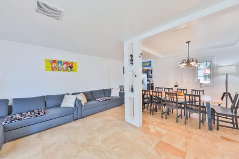 Family Casa Tranquila de 4 dormitorios House in Hollywood