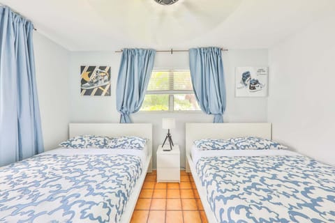 Villa Chill on the Hill House in Hollywood