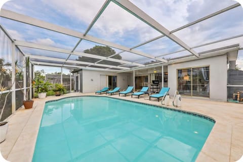 Villa Chill on the Hill House in Hollywood