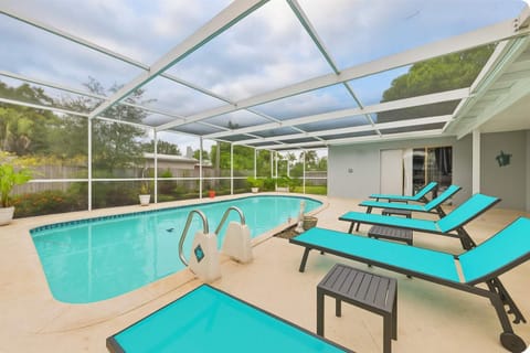 Villa Chill on the Hill House in Hollywood