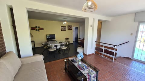 Communal lounge/ TV room, TV and multimedia, Living room, Seating area, Dining area