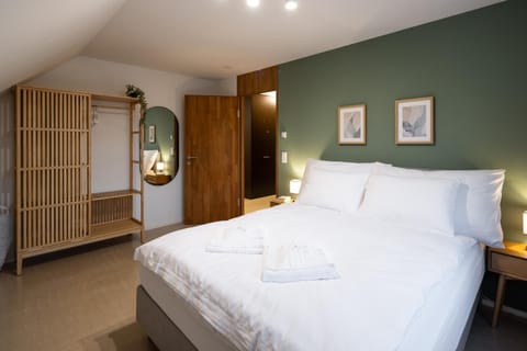 Bed, Photo of the whole room, Bedroom, towels, wardrobe