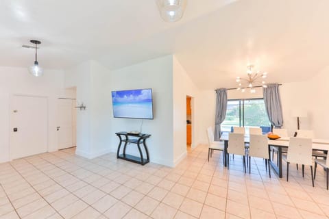 Tropical family cape RR-01704 House in Cape Coral