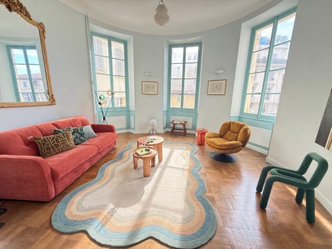 Living room, Seating area