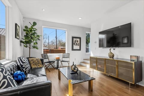 Stylish Austin Stay 3BR 2BA Pet-Friendly House in South Congress