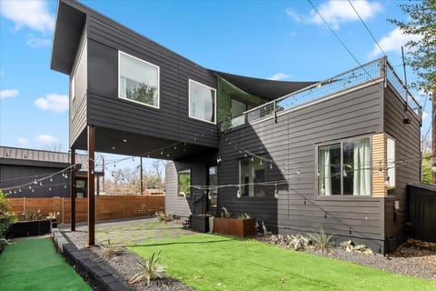 Stylish Austin Stay 3BR 2BA Pet-Friendly House in South Congress