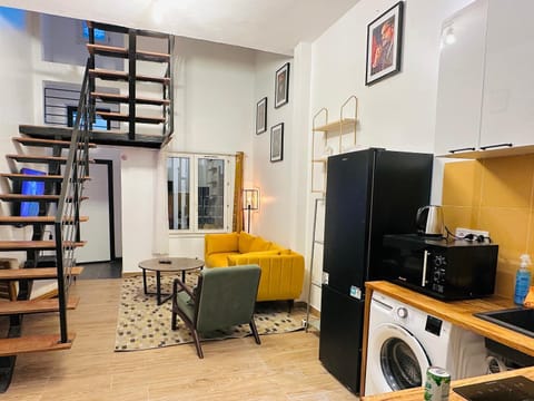 Coffee/tea facilities, Living room, stove, toaster