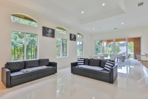 Luxury Family Davie Rancho STR-6114 House in Hollywood