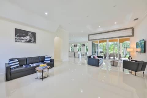 Luxury Family Davie Rancho STR-6114 House in Hollywood