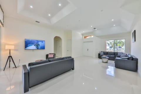Luxury Family Davie Rancho STR-6114 House in Hollywood
