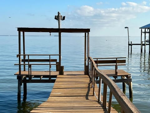 Galveston Bay Elegant Waterfront Home 3bed 3b Lighted Private fishing pier House in San Leon
