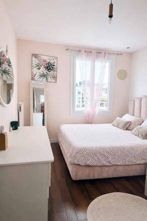 Villeroy Rooftop - Paris Porte De Versailles Bed and Breakfast in Vanves