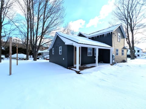 New! Lake, Town, and Dunes - Simply Gorgeous! House in Frankfort