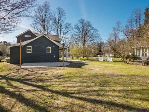 New! Lake, Town, and Dunes - Simply Gorgeous! House in Frankfort