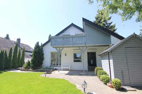 Property building, Facade/entrance, Spring, Day, Neighbourhood, Garden, Garden view