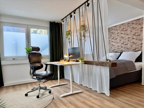 Bed, Business facilities, Bedroom