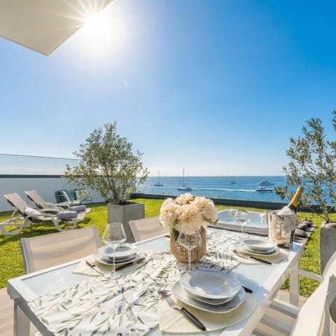 Natural landscape, Balcony/Terrace, Dining area, Sea view